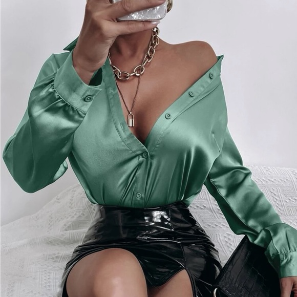 Luxe  green silky  button up boyfriend business casual satin top - Picture 2 of 16